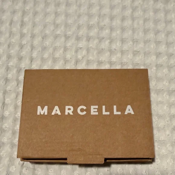 Marcella NYC Lilo Textured Black Card Holder - Picture 9 of 10